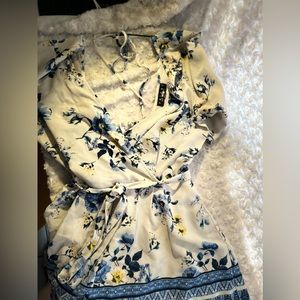 Jumpsuit with flowers on it